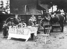 A Vise, des officiers allemands degustent en plein air les vins requisitionnes 1914. Creator: Unknown