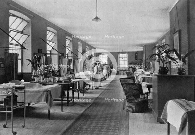 A ward in Guy's Hospital, Southwark, London, 1904. Artist: Unknown
