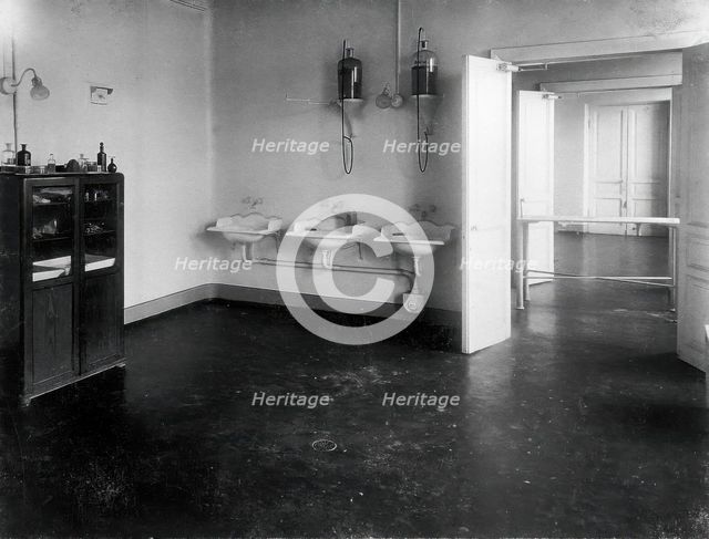 A washroom or operating room in the Physiological Laboratory either at the Institute of..., 1904. Creator: Unknown.