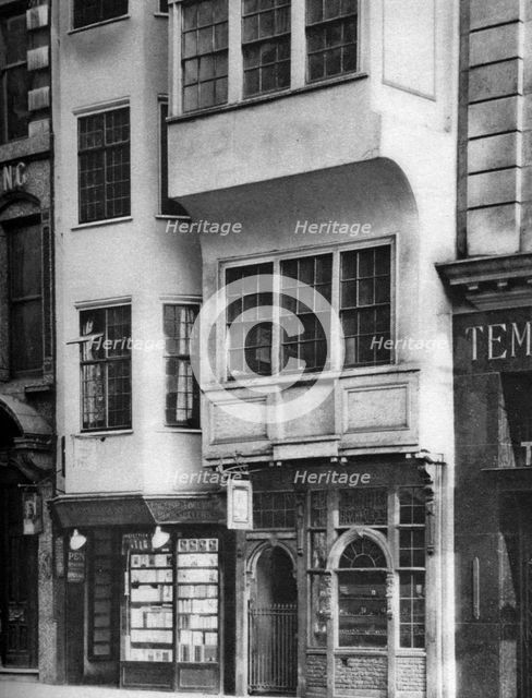 A bookshop and tobacconist's in the Strand, London, 1926-1927. Artist: Unknown