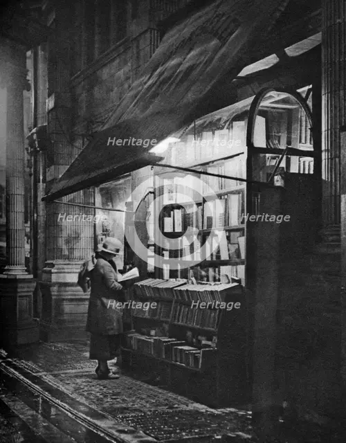 A bookshop in Bloomsbury, London, 1926-1927.Artist: HW Fincham