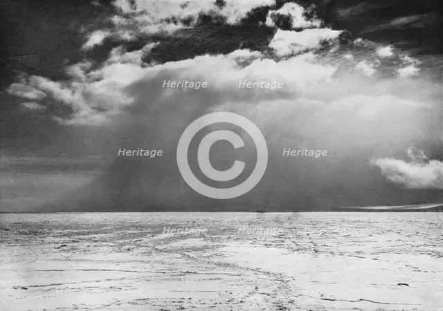 'A Blizzard Approaching Across The Sea Ice', c1910–1913, (1913).  Artist: Herbert Ponting.
