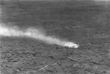 A cent cinquante metres au-dessus de la bataille; une vague d'assaut ; au loin, petits..., 1916. Creator: Unknown