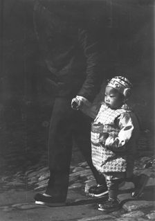 A Chinese boy, Chinatown, San Francisco, between 1896 and 1906. Creator: Arnold Genthe