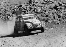 A Citroën 2CV rally car