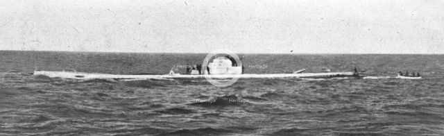 'A Corfou; La rencontre d'un sous-marin ennemi : Le sous-marin allemand, qui arraisonna le..., 1916. Creator: Unknown.