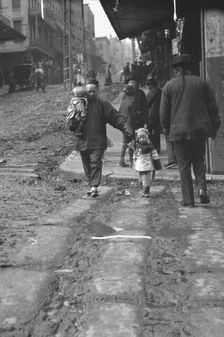 A corner on the hillside, Chinatown, San Francisco, between 1896 and 1906. Creator: Arnold Genthe