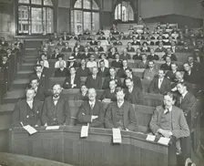 A class listening to a lecture, London Day Training College, 1914