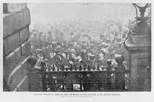 A crowd outside Mansion House, London wait for news of Queen Victoria's health, 1901. Creator: Unknown