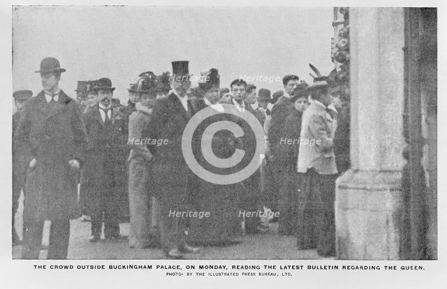 A crowd outside Buckingham Palace waiting for news of Queen Victoria's health, 1901. Creator: Unknown.