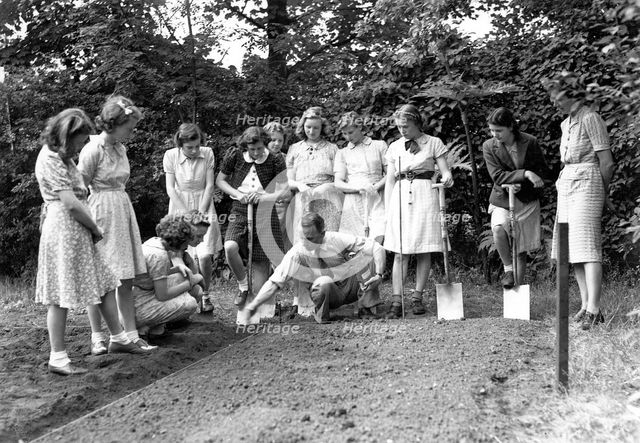 A demonstration of digging in a war time gardening class, York, Yorkshire,1941. Artist: Unknown