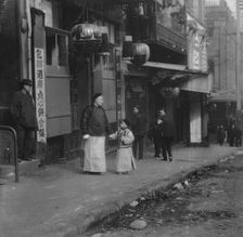 A family from the Consulate, Chinatown, San Francisco, between 1896 and 1906. Creator: Arnold Genthe