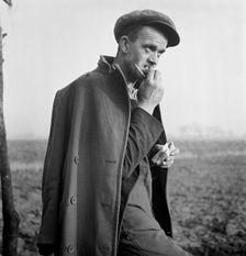A farm worker eating his lunch, Lincolnshire, c1946-c1959. Artist: John Gay