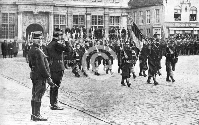 'A Furnes, le roi des Belges', 1914. Creator: Unknown.