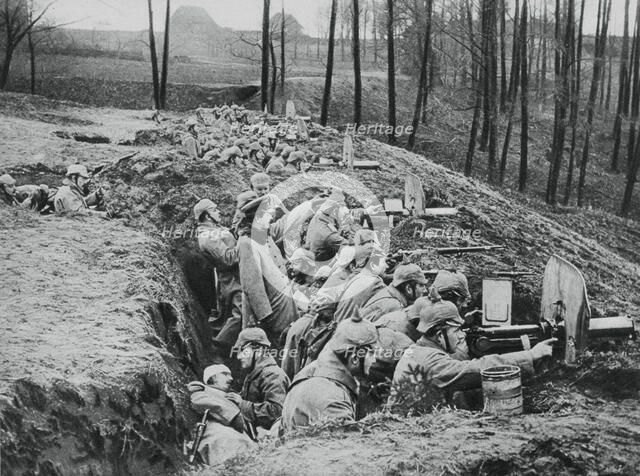 A German company of machine-guns during the battle of Darkehmen, Russia, World War I, 1915. Artist: Unknown