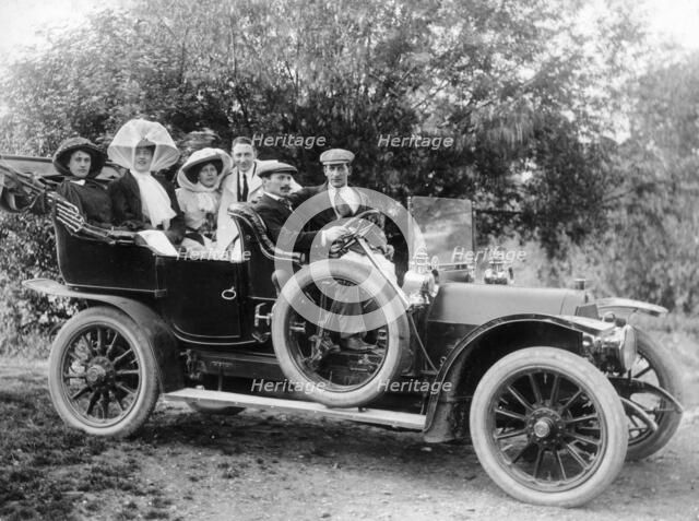 A group of men and women taking an outing in a 1907 Mercedes, 1908. Artist: Unknown