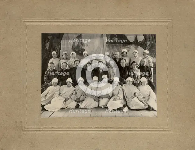 A group of medical students with the teaching staff of the Irkutsk provincial hospital, 1926. Creator: M I Kopylov.