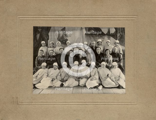 A group of medical students with the teaching staff of the Irkutsk provincial hospital, 1926. Creator: M I Kopylov.