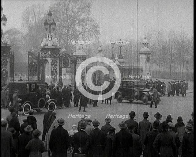 A Group of People Waiting Outside the Gates of Buckingham Palace As a New Government Is..., 1924. Creator: British Pathe Ltd.