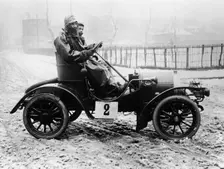 A Grégoire car with driver and passenger, Concours des Voiturettes, 1905