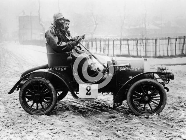 A Grégoire car with driver and passenger, Concours des Voiturettes, 1905. Artist: Unknown