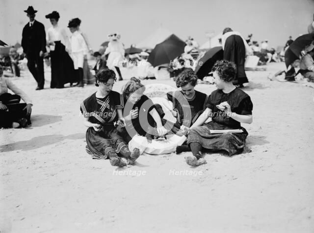 A Hasty lunch, between 1900 and 1905. Creator: Unknown.
