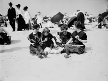 A Hasty lunch, between 1900 and 1905. Creator: Unknown
