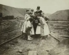 A Kodak creates a sensation, between 1890 and 1900. Creator: Unknown