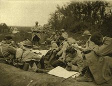 A l'est de Montdidier; les commandants de compagnie se concertent 1918. Creator: Unknown