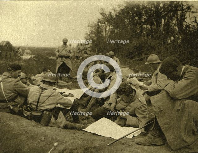 '' A l'est de Montdidier; les commandants de compagnie se concertent', 1918. Creator: Unknown.