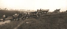 A l'est de Montdidier; pieces de 155 portees sur des positions avancees 1918. Creator: Unknown