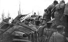 A la grande tranchee de Calonne; Dans l'Argonne 1915. Creator: Unknown