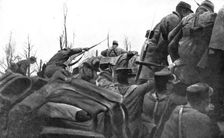 A la grande tranchee de Calonne; Dans l'Argonne 1915. Creator: Unknown