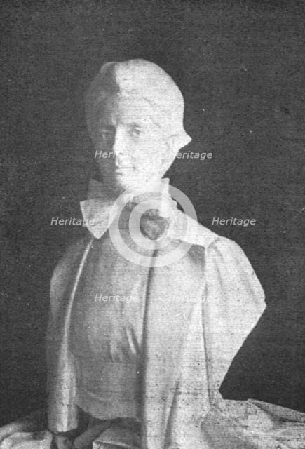 'A la memoire de Miss Edith Cavell; le buste de Miss Cavell, qui orne l'une des sailes du..., 1916. Creator: Unknown.