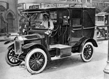 A London taxi, 1926-1927