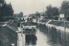 A Lock 1910. Artist: Sport and General Press Agency