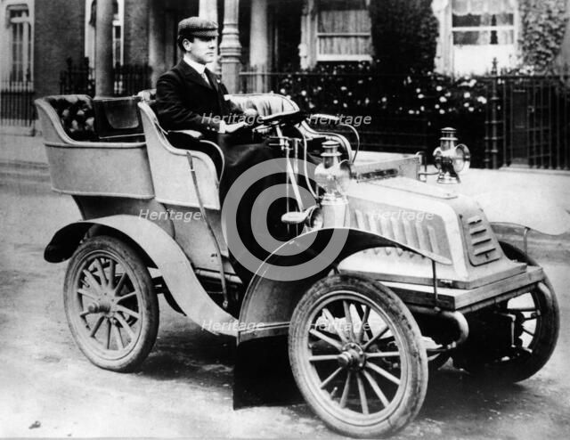 A man driving an 8hp De Dion Bouton, 1902. Artist: Unknown
