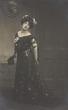 A man in drag, between 1900 and 1909. Creator: Fred Palmer