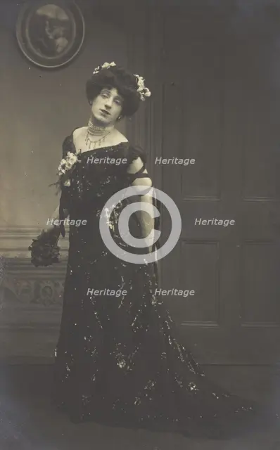 A man in drag, between 1900 and 1909. Creator: Fred Palmer.