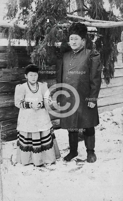 A man with his daughter, late 19th cent - early 20th cent. Creator: I Popov.
