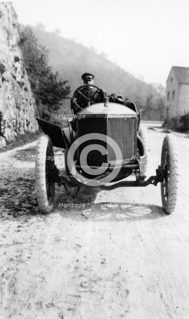 A Minerva taking part in the Circuit des Ardennes, 1907. Artist: Unknown