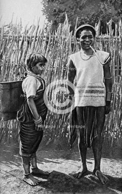 A Moi couple inside the village palisade, Africa, 1922. Artist: Unknown