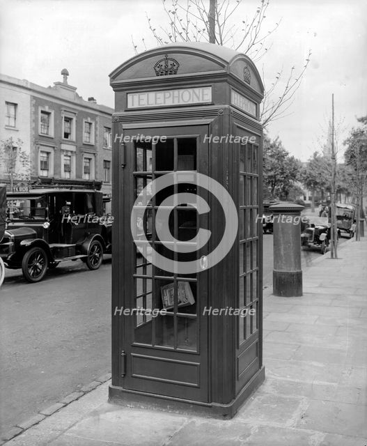 A new issue K2 telephone box, Ladbroke Grove, Kensington, London, 1926. Artist: Bedford Lemere and Company