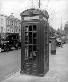 A new issue K2 telephone box, Ladbroke Grove, Kensington, London, 1926. Artist: Bedford Lemere and Company