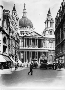 A number thirteen bus along Ludgate Hill, 1910