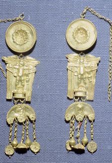 A pair of Roman gold earrings from Granada, Spain