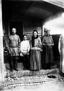 A peasant family from the village of Lovatskaya, Kansky district, 1905. Creator: Unknown