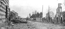 'A Perthes-les Hurlus; Une maison et la rue de l'Eglise a Perthes-les Hurlus 1915. Creator: Unknown