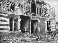'A Perthes-les Hurlus; Une maison et la rue de l'Eglise a Perthes-les Hurlus 1915. Creator: Unknown