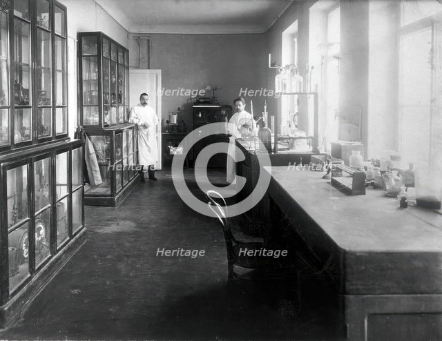 A physiology laboratory, either at the Institute of Experimental Medicine or at the Imperial...,1904 Creator: Unknown.